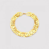Collier en anneaux proche du cou I Noces de Cana